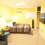Guesthouse W/ Private Access And Patio