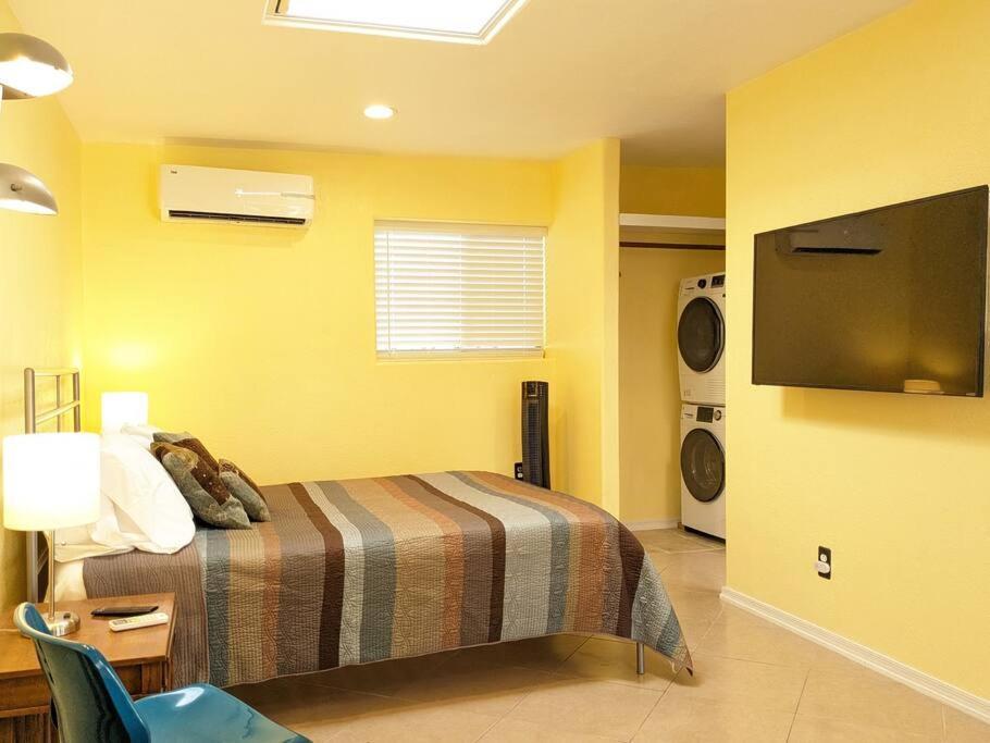 W/ Private Access And Patio Tucson