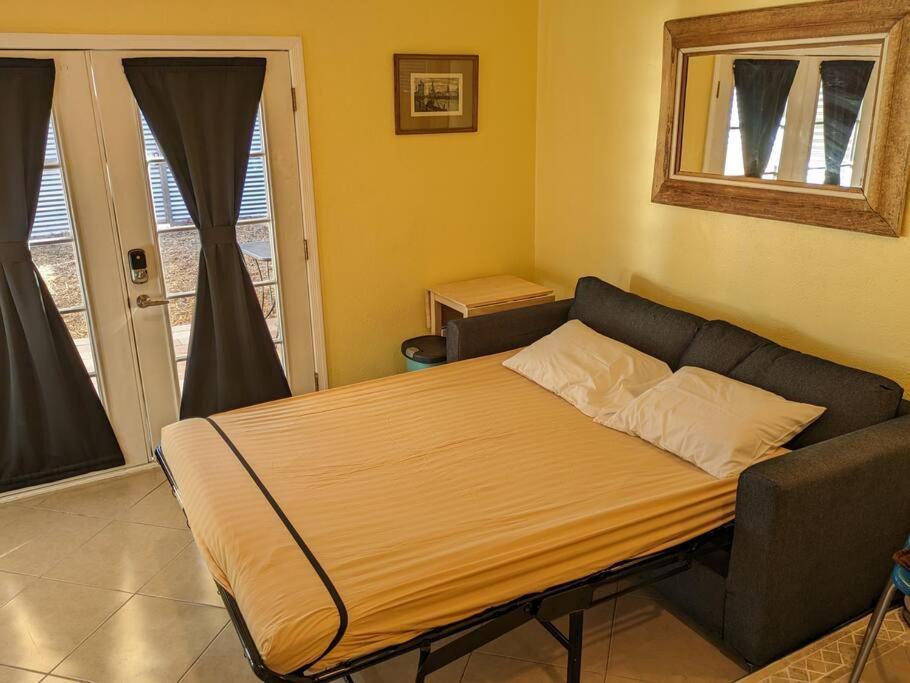 W/ Private Access And Patio Apartment