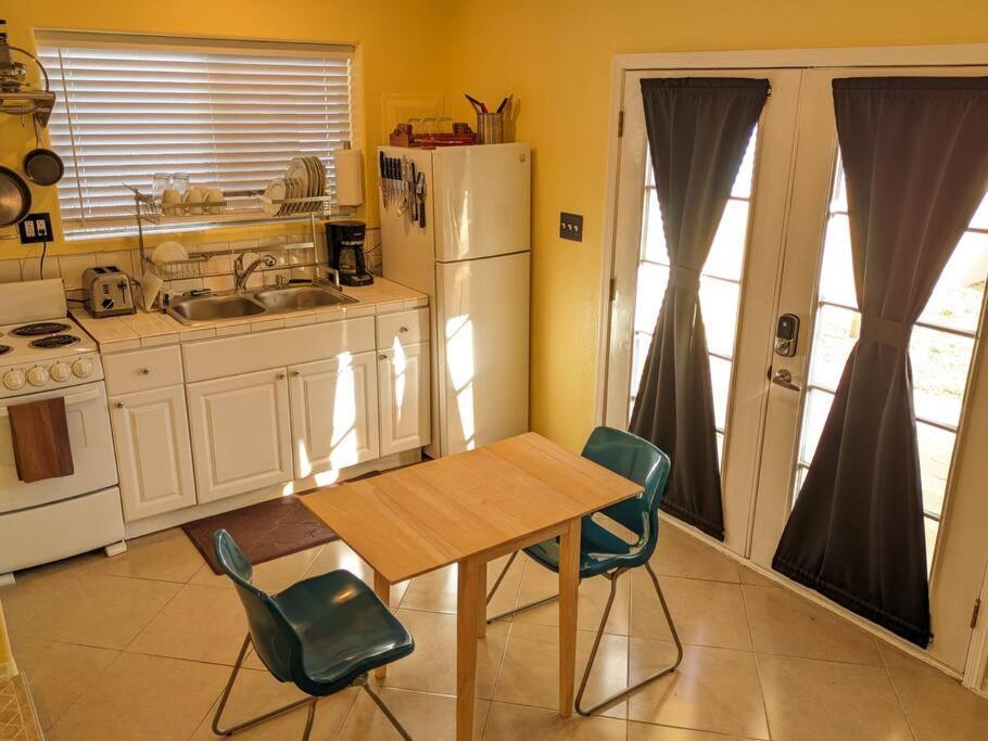 W/ Private Access And Patio Apartment Tucson
