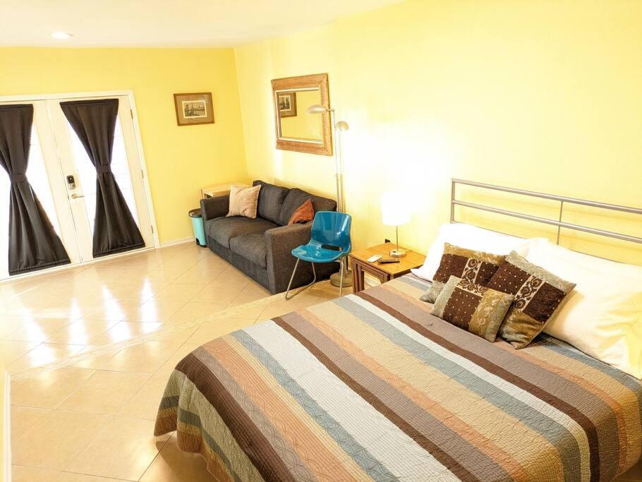 Apartment W/ Private Access And Patio